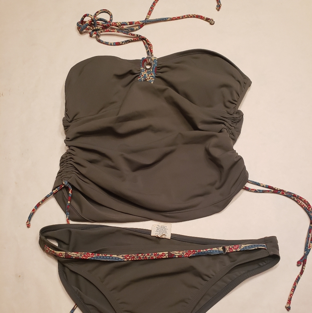 4/$25🌻CONVERSE ONE STAR  HALTER TANKINI TOP Ruche